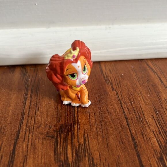 Disney Palace Pets 1.5” Orange Pink Dog Teacup Toy Figure Crown Yellow - Picture 3 of 7